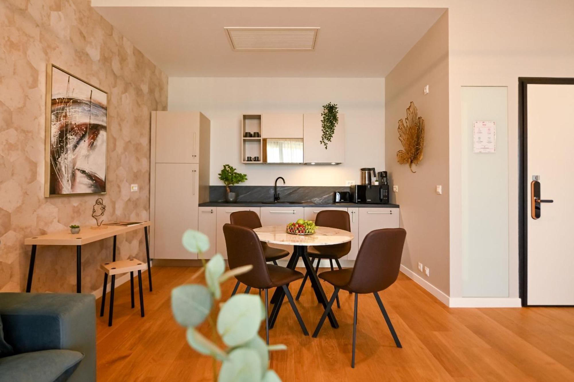 One Verdi Park Exclusive Apartments - Panoramic View & Private Parking Bucureşti Phòng bức ảnh