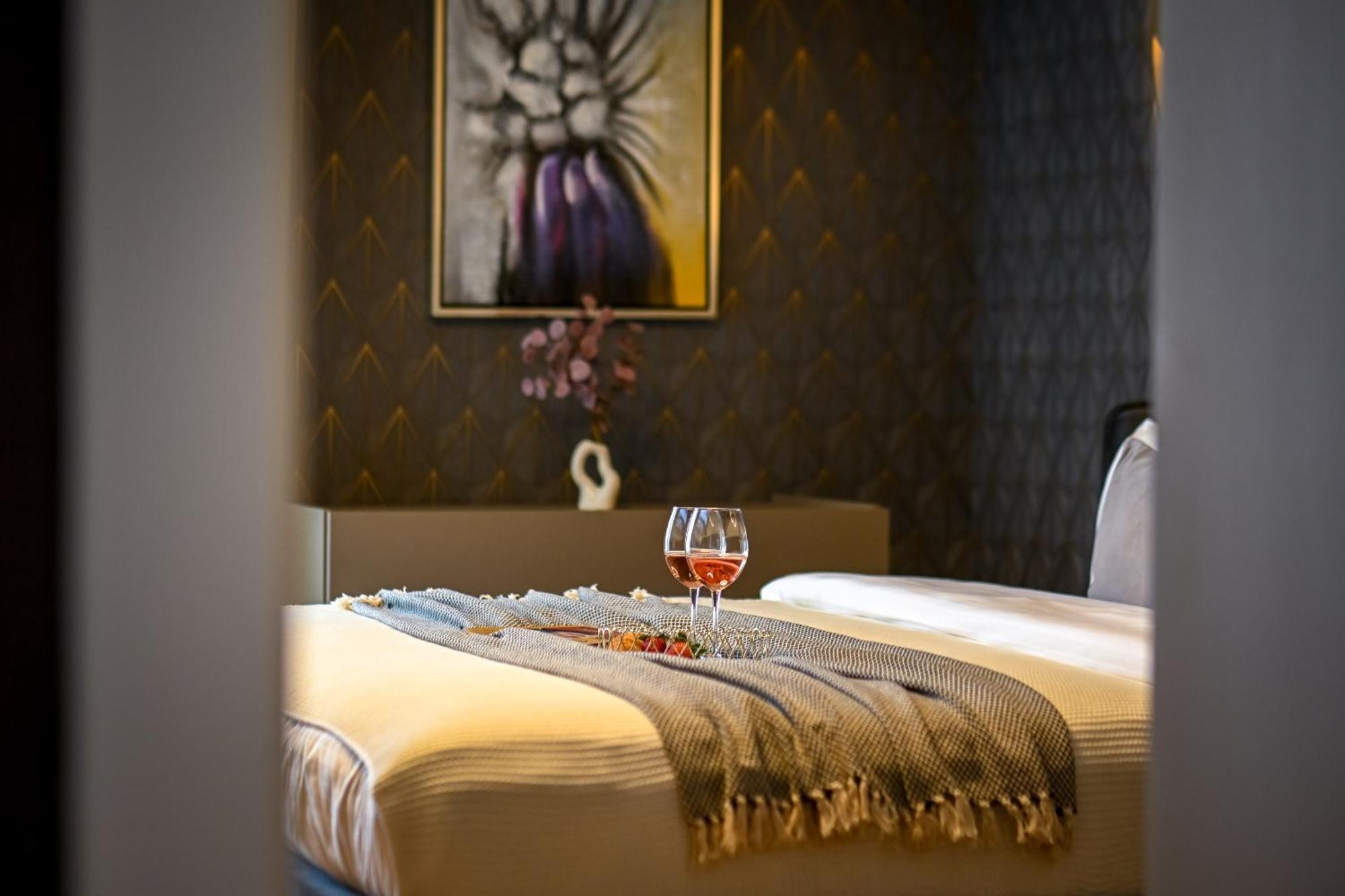 One Verdi Park Exclusive Apartments - Panoramic View & Private Parking Bucureşti Phòng bức ảnh