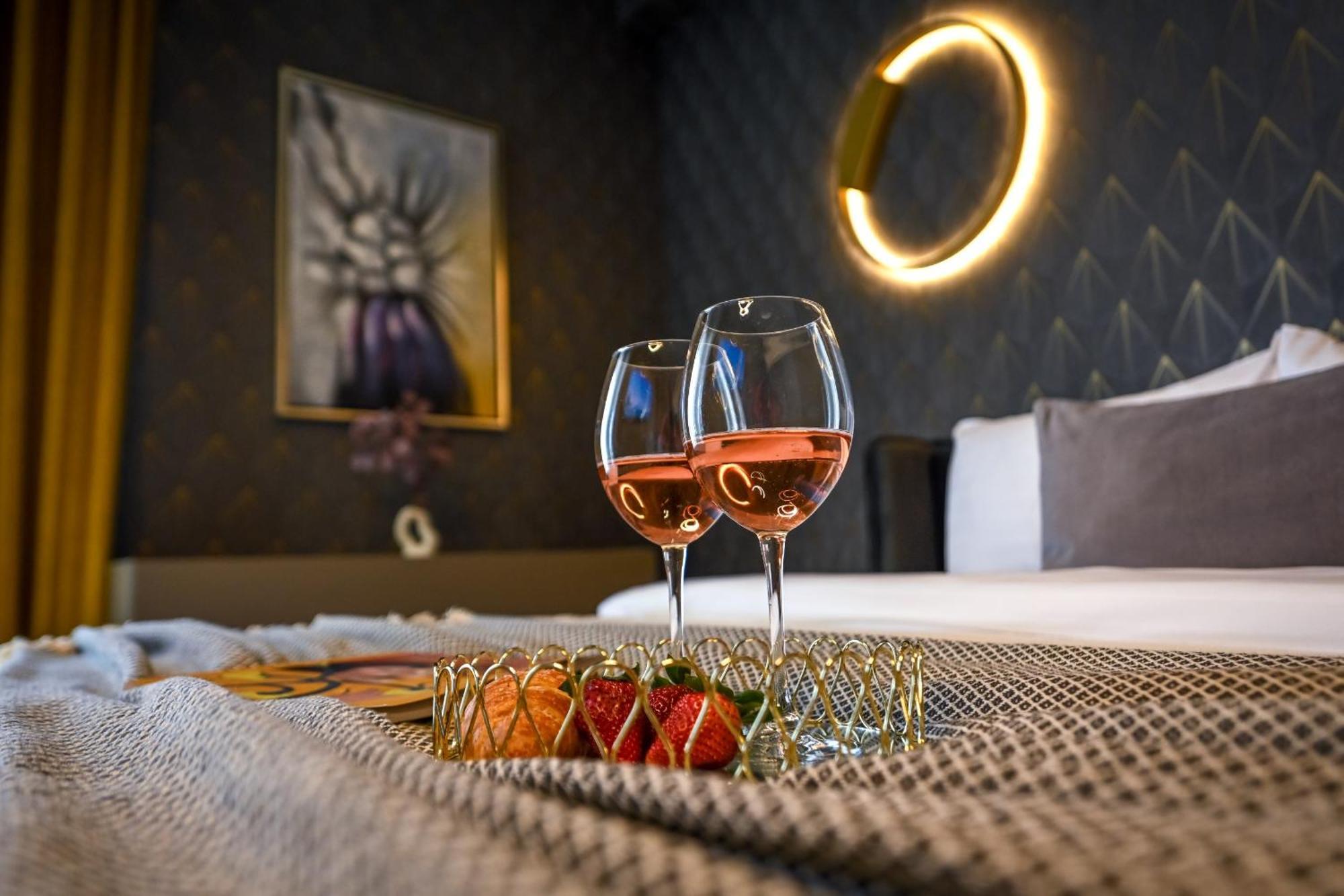 One Verdi Park Exclusive Apartments - Panoramic View & Private Parking Bucureşti Phòng bức ảnh